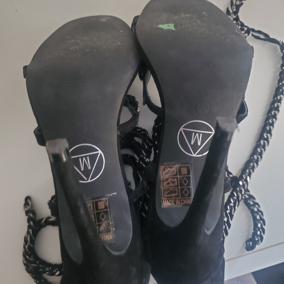 SHOES - Picture 7 of 11